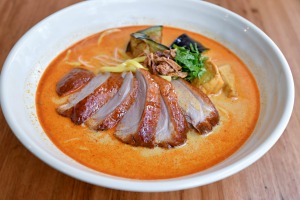 比原来的要好？在Laksa King厨房的鸭子Laksa。