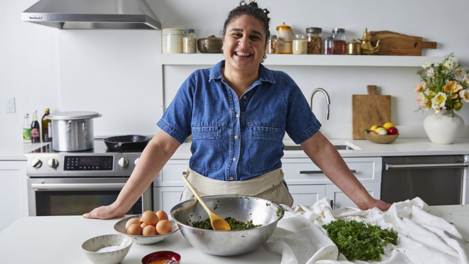 Samin Nosrat，'盐脂肪酸热'和相关Netflix展的明星的作者，准备了一个波斯版......