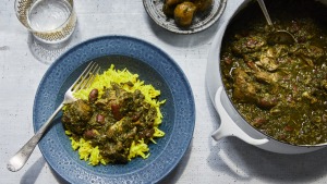 Khoresh-e ghormeh sabzi，通常被称为伊朗的国菜。
