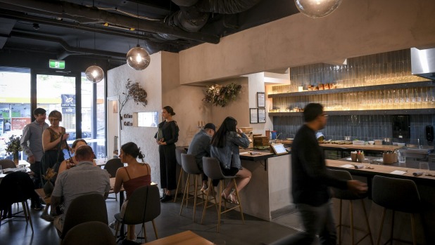Gaea在Fitzroy是一个小型的新款Deavustation餐厅。