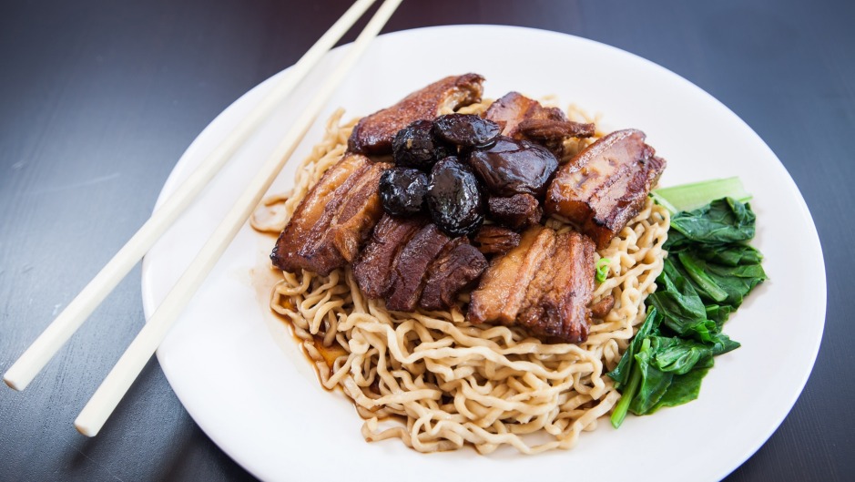Mie Babi Samcan  - 手工面条与三熟猪肚 - 在Pondok Bamboe Koening Indonesian餐厅。