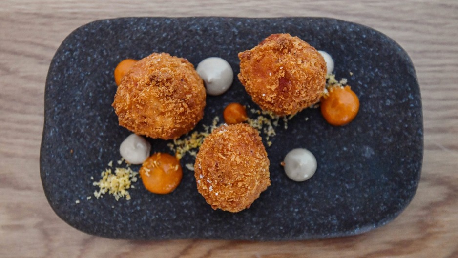 Arancini Alla Pizzaiola（炒饭球）。
