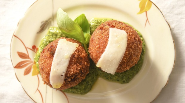 南瓜和鼠尾草Arancini。