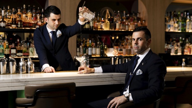 伦敦康诺特酒吧(Connaught Bar)的阿戈斯蒂诺·佩隆(Agostino Perrone，右)和乔治·巴贾尼(Giorgio Bargiani)。