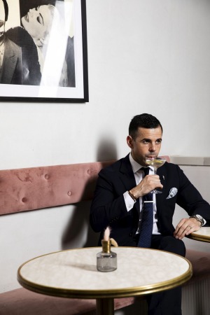 Martini伦敦Connaught酒吧的Martini Master Agostino Perrone位于澳大利亚，谈谈混合体的艺术。
