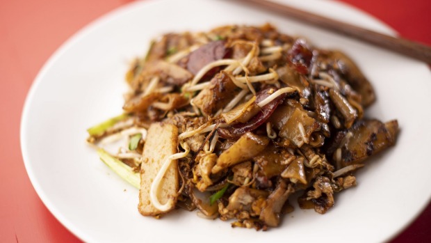 Wok-scorchy，lup cheong-loaded char Kway Teow。