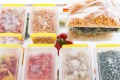 使用矩形容器和冷冻袋帮助最大化冷冻空间。