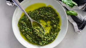 Chimichurri, tapenade和salsa verde。
