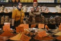 Valley观看了大陆杂货和香料老板Ali Hamad与Sahar Elsemary一起，来自Taste Cultural Food Tours。