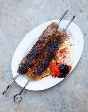 羔羊kofta shish：两个味道良好的烟熏手指。