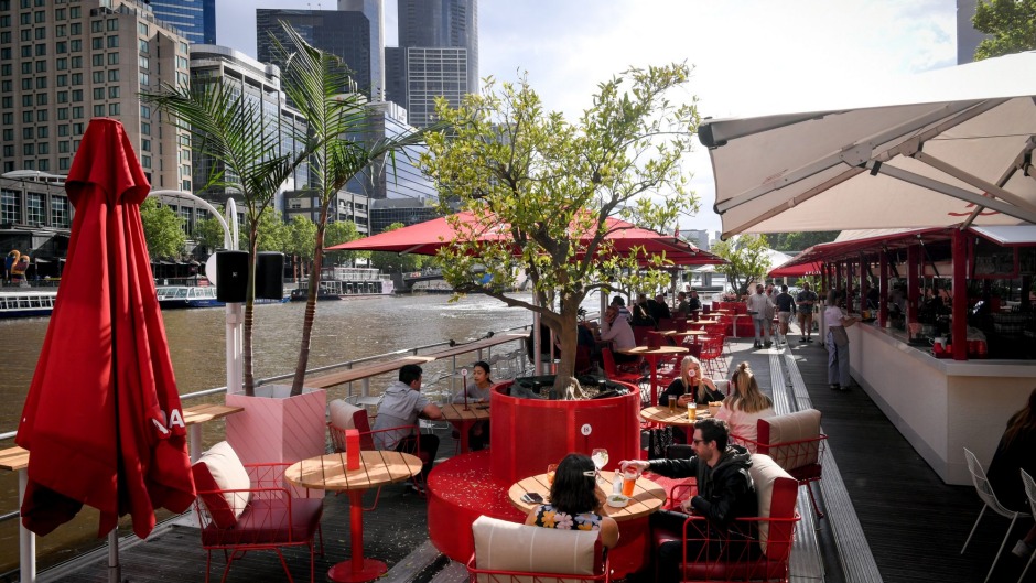 今年夏天，Arbory floating有一种海滩别墅的氛围。