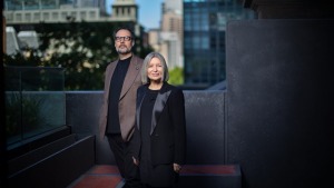 Martin Benn和Vicki Wild在他们即将到来的餐厅社会的露台上。