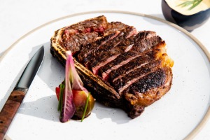 来自南吉普斯兰（South Gippsland）的O'Connor Premium Premium Grass Fed Sirloin。