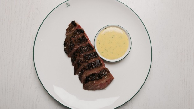 护林员谷曲治侧翼。