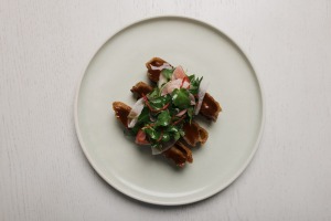 脆皮猪肉果酱，大豆，姜和腌菠萝。