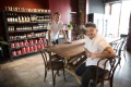 Andrea Vignali(左)和Davide Bonadiman在他们的新公司Al Dente Enoteca。