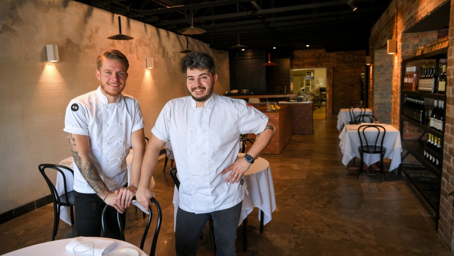 Owner-Chefs Andrea Vignali，左和达韦德·博上曼。
