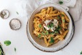这张Saucy Vodka Pasta非常适合娱乐。