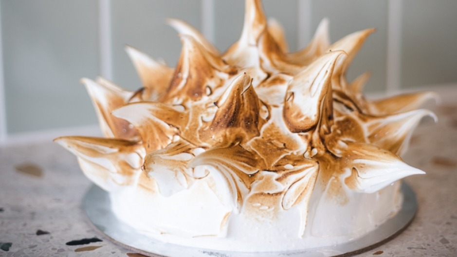 Boca的PassionFruit Bombe Alaska就像冰淇淋形式的Pavlova。