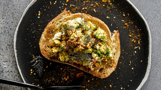 与Dukkah和Ras El Hanout一起增添您的Avo Toast。