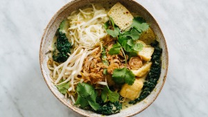 Hetty McKinnon的素食主义者Laksa。