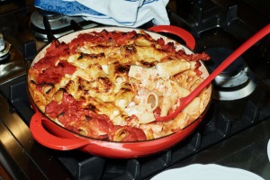约瑟夫·瓦尔特托（Joseph Vargetto）的一锅里格托尼（Rigatoni），番茄和马苏里拉奶酪pasotto。