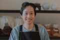 Jung Eun Chae无法相信她在Cockatoo的小餐馆被黄牛票贩子盯上了。