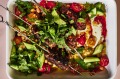 羔羊科夫塔（Lamb Kofta）配上弗里克（Freekeh）沙拉和Harissa Yoghurt。