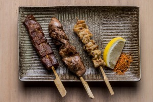 牛舌、鸡肝、鸡皮串。