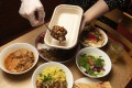 北菲茨罗伊（North Fitzroy）的摩洛哥汤吧（Moroccan Soup Bar）正在使用可生物降解的容器供食客带走未完成的食物或...