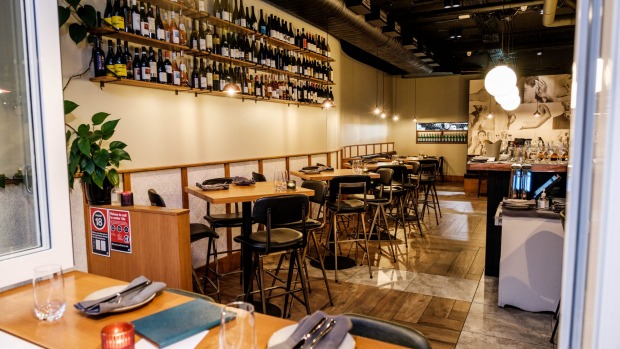 Enoteca 128可能是任何现代欧洲餐厅的邻居小酒馆。