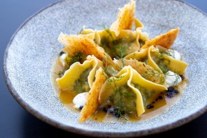 首选：带有莳萝，酸奶和燃烧黄油的Spanakopita manti。