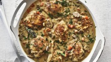 亚当·利亚（Adam Liaw）的鸡肉弗里卡西（Chicken Fricassee）。