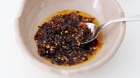 大蒜味、咸味和重辣味，这款辣椒油是真正的味道炸弹。