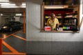 由安迪·巴肯(Andy Buchan)开设的La Cave Garage葡萄酒店只有10平方米，位于与…