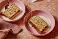 凯特·里德的牛角面包“面包加黄油”布丁。